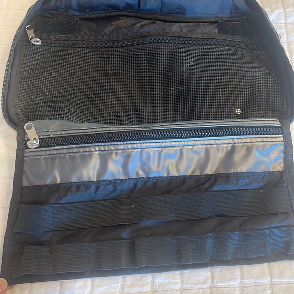 Cosmetic toiletry travel organizer double zipper compartments pockets hanger - Picture 10 of 11